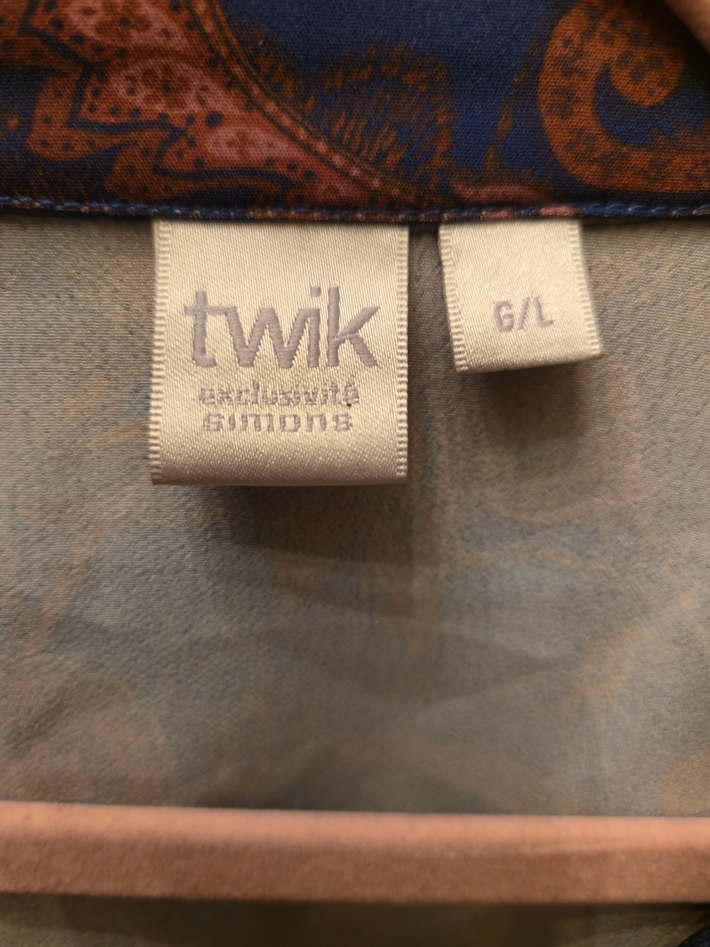 🔥3/15$Twik Simons Blue Paisley Satin Button Up Blouse Size L Retro Floral Shirt - Picture 2 of 9